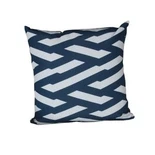 Темно-синяя подушка